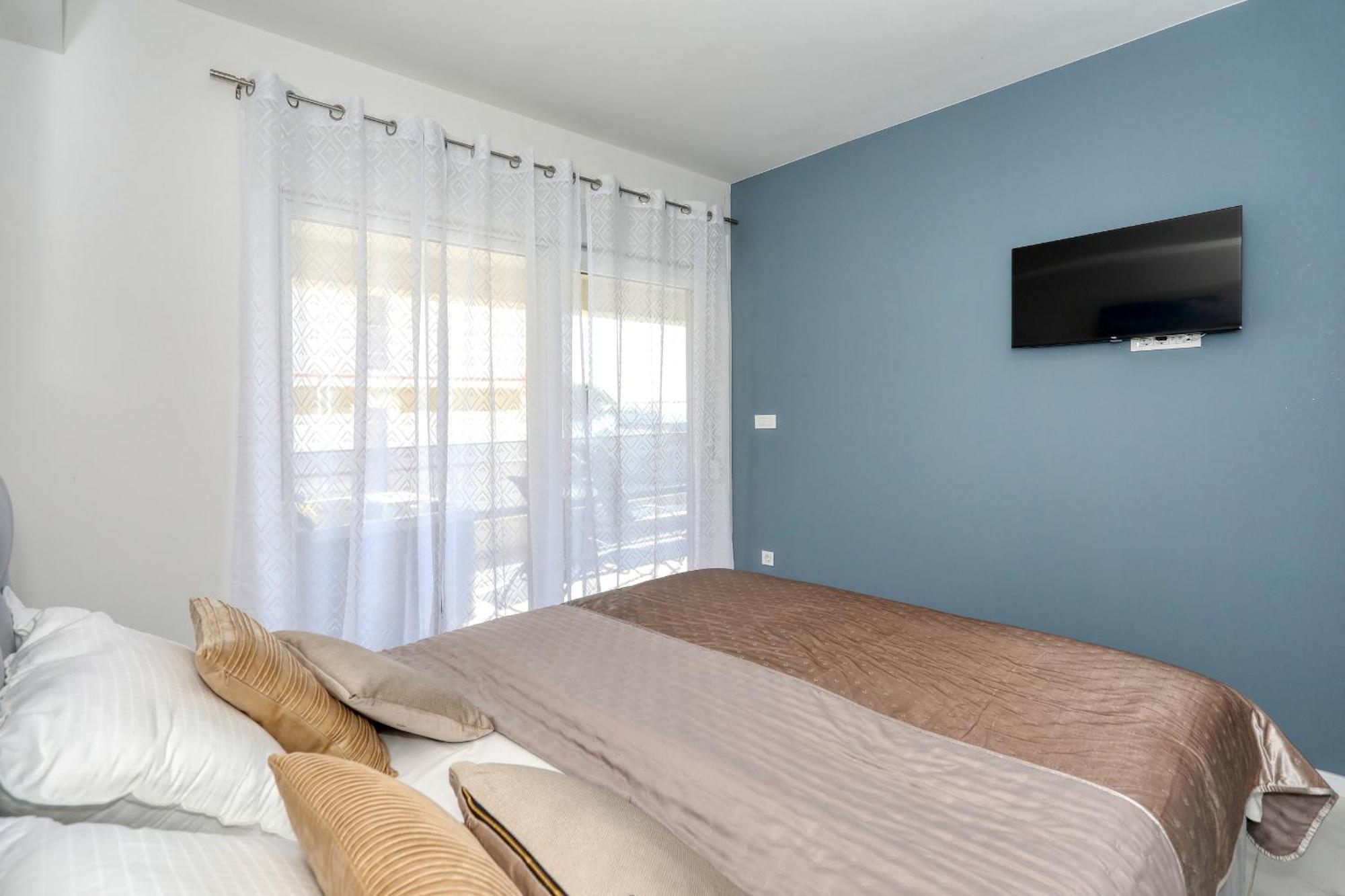 Apartment Relex With Pool & Jacuzzi Privlaka  Eksteriør bilde