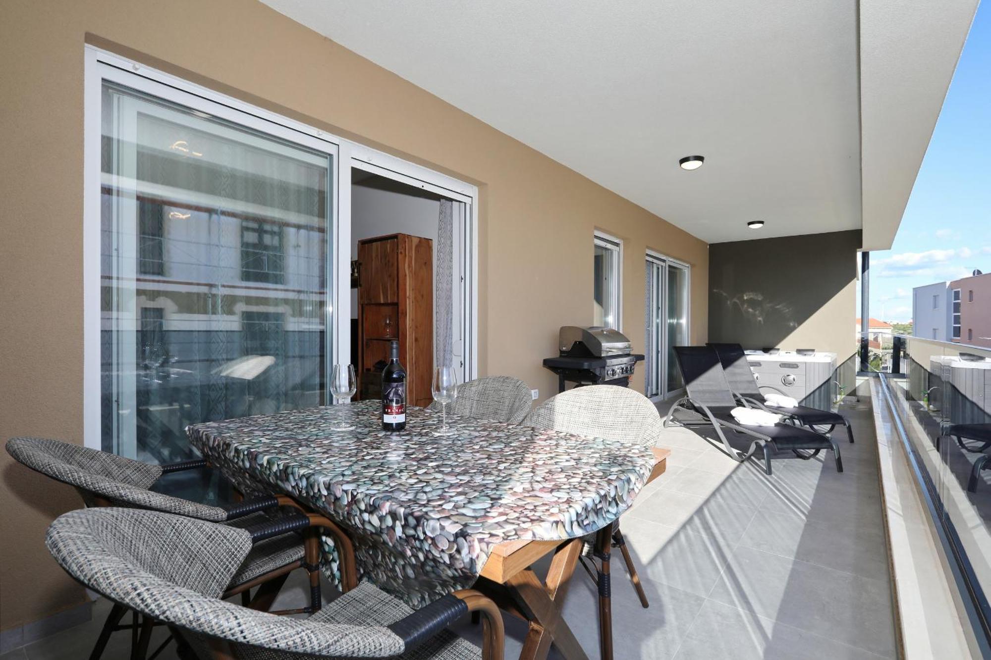 Apartment Relex With Pool & Jacuzzi Privlaka  Eksteriør bilde